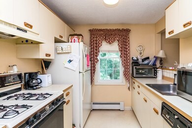 39 Lantern Ln unit 4, Dracut, MA 01826 - photo 4