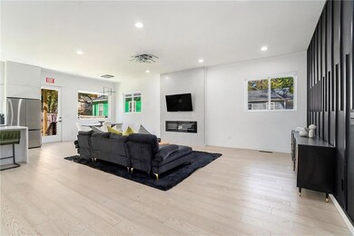 833 Humphries St SW, Atlanta, GA 30310 - photo 4