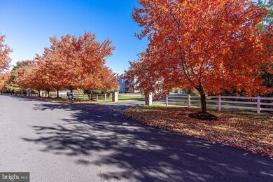 5271 Chandley Farm Cir, Centreville, VA 20120 - photo 3