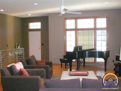 3913 SW Stonybrook Dr, Topeka, KS 66610 - photo 2