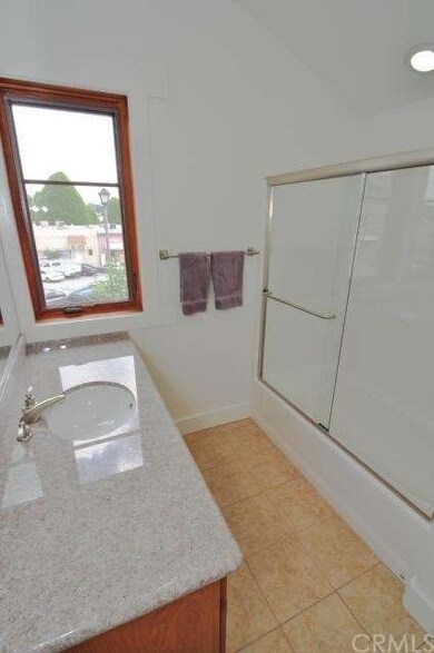 Loft full bathroom