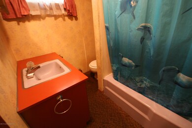 8 Railroad St, Archbald, PA 18403 - photo 2