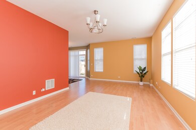 1920 Cobblestone Dr unit 384, Carpentersville, IL 60110 - photo 3