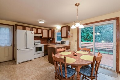 005-Dining_Room-4714391-large