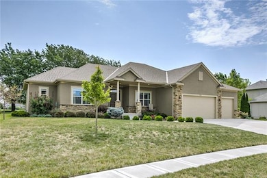 903 Birchwood Dr, Raymore, MO 64083 - photo 2