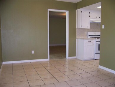 815 Dewalt St, Houston, TX 77088 - photo 7