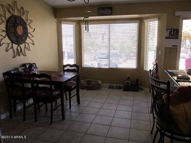 6 Eat-In Kitchen, Bay Window