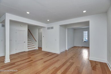 04-Living & Dining Room