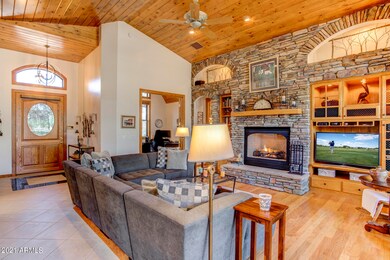 Living Room (5)