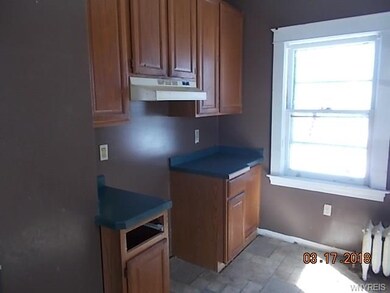 946 Vanderbilt Ave, Niagara Falls, NY 14305 - photo 2