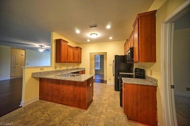 124 Ravencrest Dr, Statesville, NC 28625 - photo 7