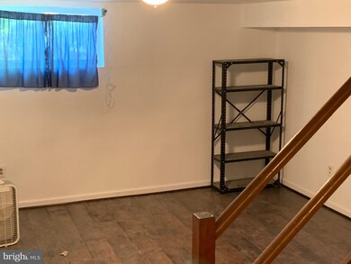 986 Circle Dr, Halethorpe, MD 21227 - photo 7