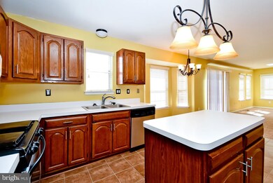 6421 Gwinnett Ln, Bowie, MD 20720 - photo 7