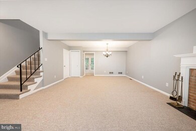 5847 Richardson Mews Square, Halethorpe, MD 21227 - photo 4