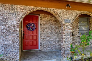 907 S Hyde Park Ave, Denison, TX 75020 - photo 4