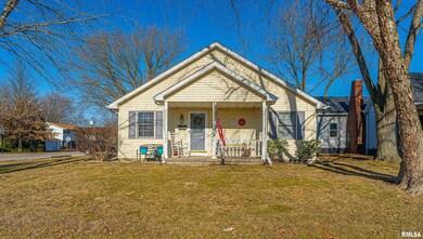 702 Wyatt Ave, Lincoln, IL 62656 - photo 4