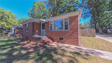 1406 Bridges Dr, High Point, NC 27262 - photo 3