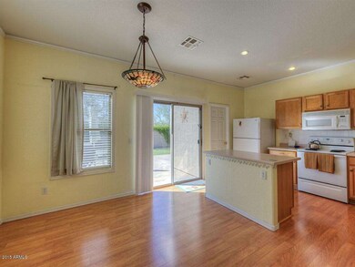004_Casual Dining and Kitchen