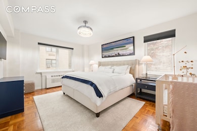 860 5th Ave unit 5L, New York, NY 10065 - photo 4