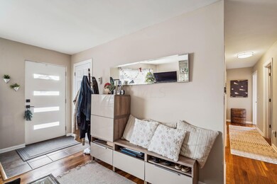 12-web-or-mls-2866-scottwood-rd