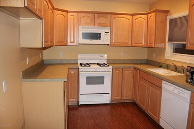 67 Shoemaker St, Kingston, PA 18704 - photo 4