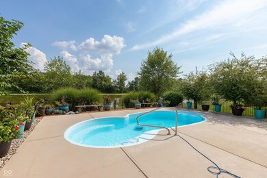 2201 Creek Bank Dr, Columbus, IN 47201 - photo 5