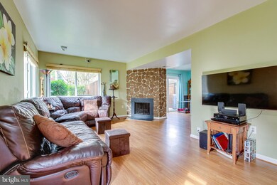 10643 Summer Oak Ct, Burke, VA 22015 - photo 3