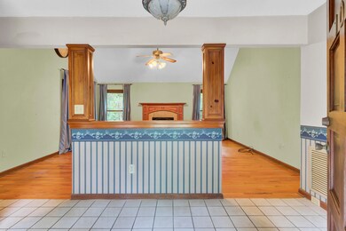 103 Kenninghall foyer