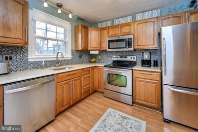 19113 Perry St, Triangle, VA 22172 - photo 7