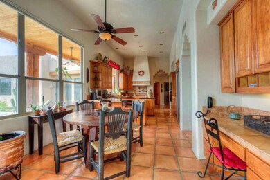 Casual Dining and Kitchen