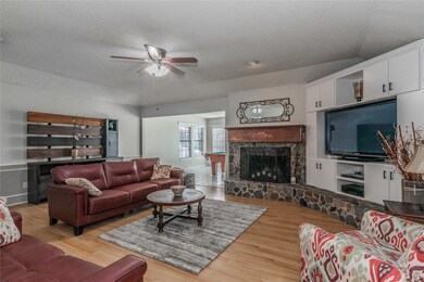 5806 Crestwood Cir E, North Richland Hills, TX 76180 - photo 4