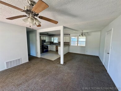 616 D St SE, Miami, OK 74354 - photo 4