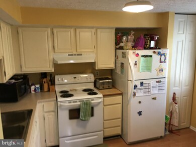 11521 Underoak Ct, Reston, VA 20191 - photo 2