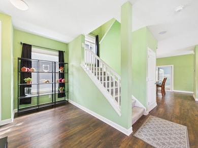 1115 50th Ave N - Entry