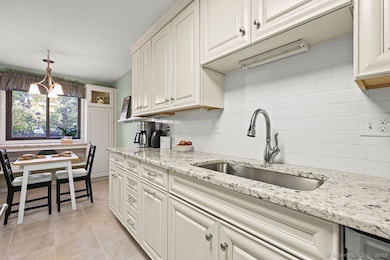 93 Hollister Way N unit 93G, Glastonbury, CT 06033 - photo 3