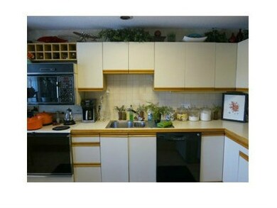 383 Chatham Cir, Warwick, RI 02886 - photo 4