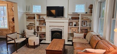 Living room 3