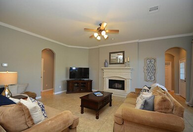 Spacious living room w/large tile flooring