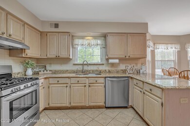 5 Hunters Green Ct, Howell, NJ 07731 - photo 4
