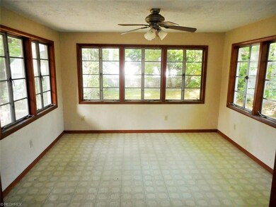 Open sun room in the back o the house with access 