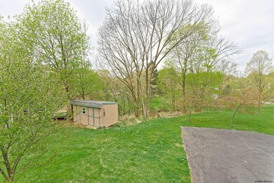 24 Pickering Ln, Troy, NY 12180 - photo 5