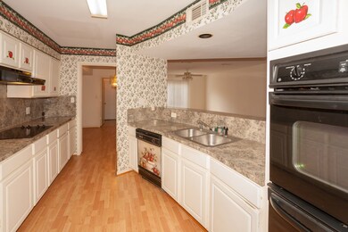 14225 Lost Meadow Ln, Houston, TX 77079 - photo 6