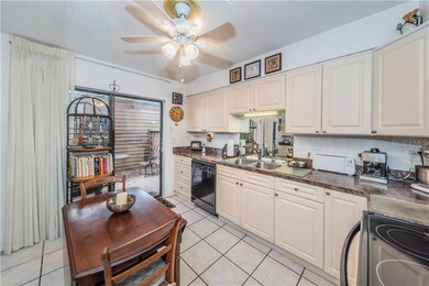 Eat-in Kitchen