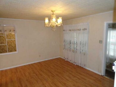 Formal living room or use as a dining room since i
