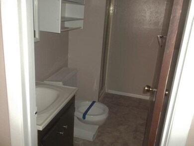 1212 Camina Hermosa MBth