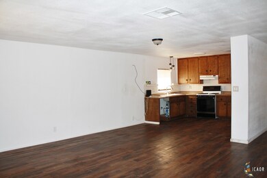 558 Woodward Ave, El Centro, CA 92243 - photo 3