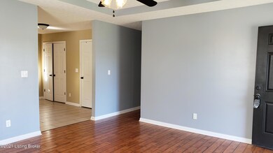 107 living rm entrance 2 (2)