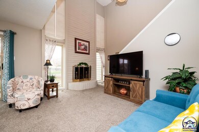 98 SW Pepper Tree Ln, Topeka, KS 66611 - photo 2