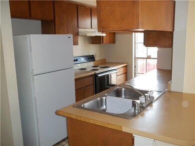 10727 Forest Ridge Ln unit A, El Paso, TX 79935 - photo 4