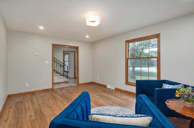 814 W Swan St-17
